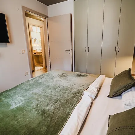 아파트 Marina Levant 203&202