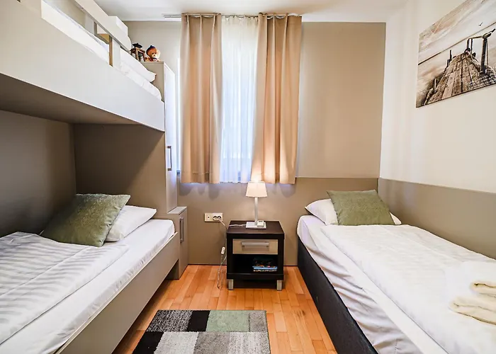 Marina Levant 203&202